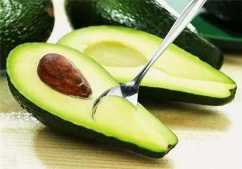 宝宝辅食牛油果怎么吃(牛油果油的吃法婴儿辅食)