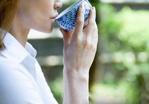 喝茶胃痛怎么回事（喝茶引起的胃痛怎么办）-九图集