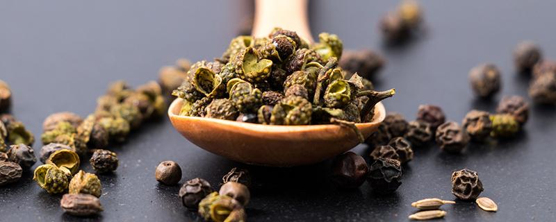 花椒黑色的籽能吃吗 花椒里边的黑籽能吃吗-九图集
