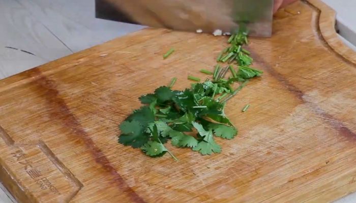 尖椒皮蛋的做法 尖椒皮蛋怎么做