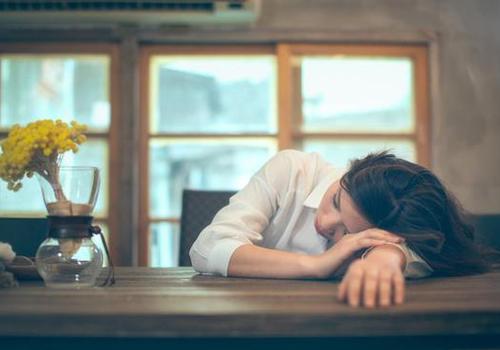 经常熬夜喝酒的女人吃什么好（经常熬夜喝酒的女人吃什么好一点）-九图集