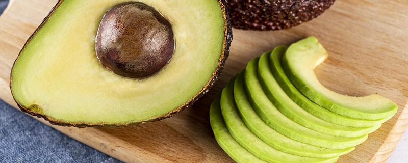 牛油果为什么有黑筋 牛油果切开后有黑色的筋-九图集
