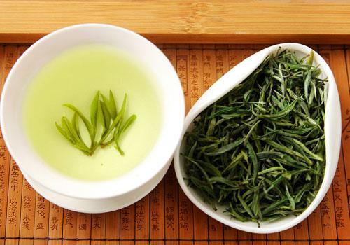 水肿吃什么食物（身体水肿吃什么食物）-九图集