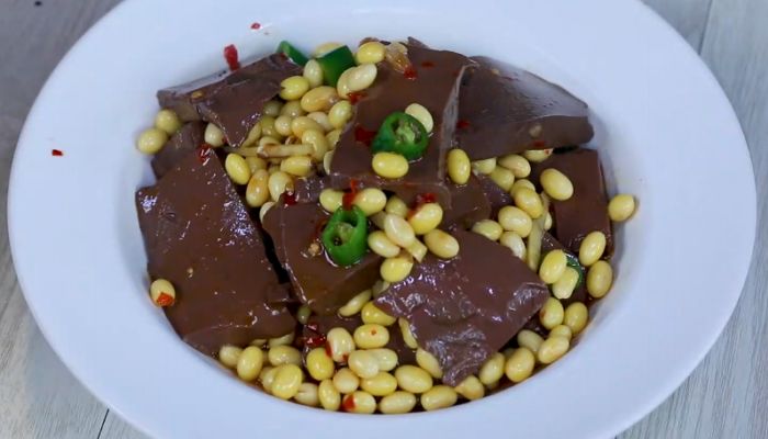 猪血炒黄豆的做法 猪血炒黄豆怎么做