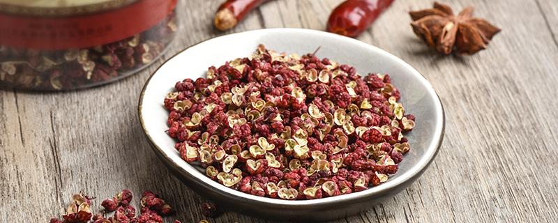 花椒泡水怎么个泡法（花椒用开水泡）-九图集