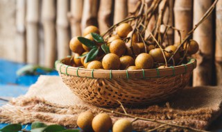 桂圆外面有白色粉末还能吃吗 桂圆外面的白色粉状物是什么-九图集