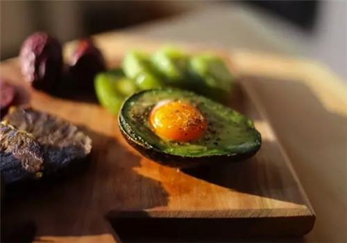 牛油果怎么吃好吃 牛油果怎么吃正确方法视频-九图集