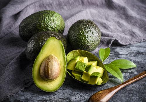 切开的牛油果可以放冰箱吗（切好的牛油果可以放冰箱）-九图集