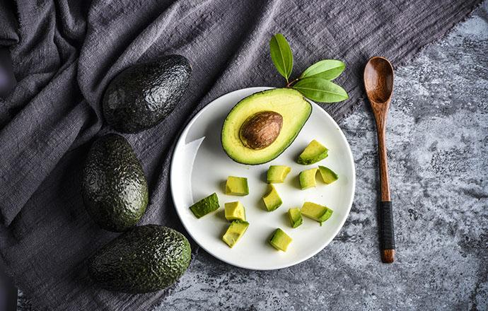 吃牛油果真的能丰胸吗（牛油果能丰胸吗 牛油果怎么吃才丰胸）-九图集