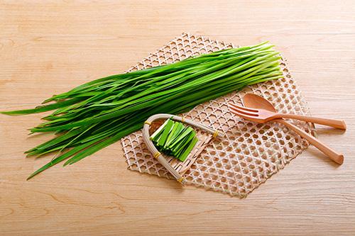 熬夜伤肝吃什么好(熬夜伤肝吃什么好呢)-九图集