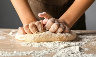 夏天发面可以放太阳下晒吗(发的面可以放在太阳底下晒吗)