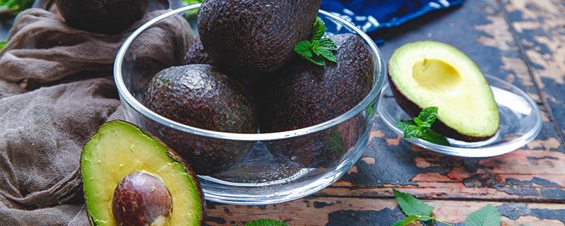 怎样挑选牛油果（怎样挑选牛油果仁）-九图集