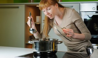 夏天海底椰煲什么汤（海底椰熬汤）-九图集