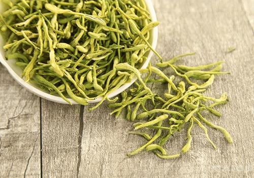 夏季天气燥热适合喝什么茶（夏季天气燥热适合喝什么茶好）