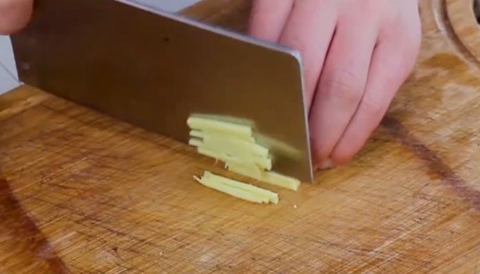 猪血炒黄豆的做法 猪血炒黄豆怎么做