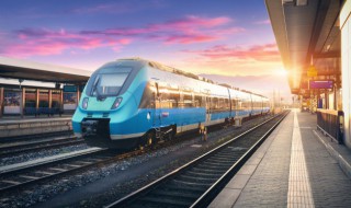 火车和铁轨哪个最先发明出来(火车和铁轨哪个最先发明出来的)