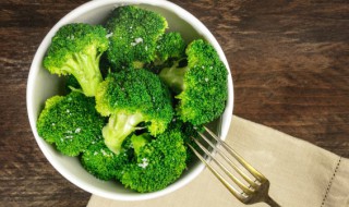 西兰花炒蘑菇的做法(西兰花炒蘑菇的做法窍门)