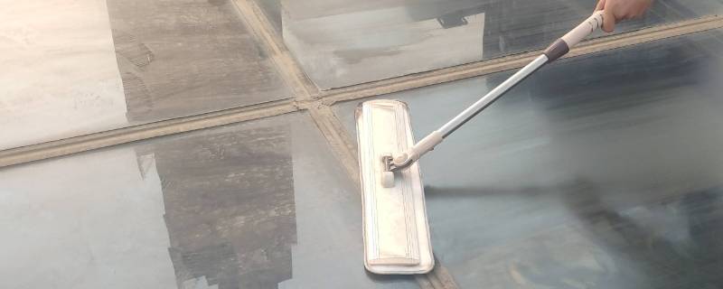 刮玻璃怎么才能刮干净（玻璃刮不干净怎么办）-九图集