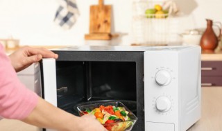 如何用微波炉烤生的烤鱼片(烤鱼微波炉怎么做烤鱼)