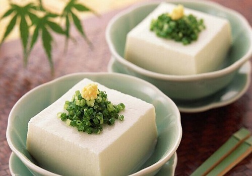 吃什么食物能长高（小孩多吃什么食物能长高）-九图集