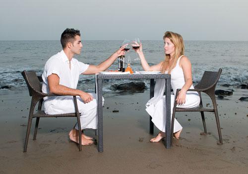 睡前喝酒有助于睡眠吗 睡前喝酒有助于睡眠吗女人-九图集