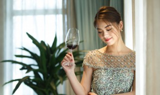 香槟酒怎么用用在哪些场合合适 香槟用在什么场合-九图集