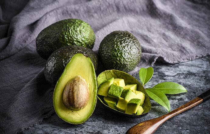 牛油果切开了能放冰箱吗（切开后的牛油果在冰箱可以保鲜多久）-九图集