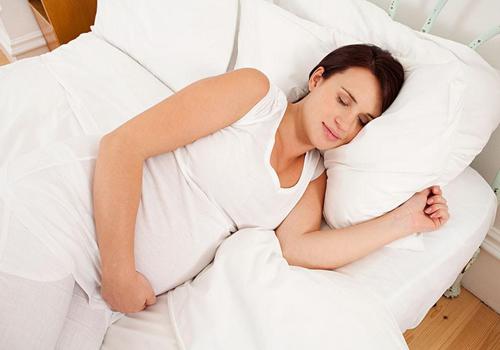 脐带绕颈跟睡姿有关系吗（脐带绕颈的睡法）-九图集