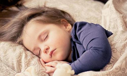 睡姿看宝宝性格 睡姿看宝宝性格好坏