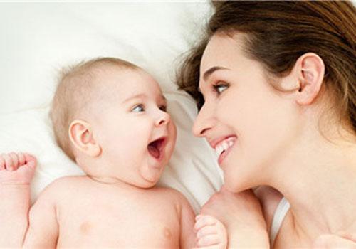 婴儿喂奶前可以喝水吗 新生儿喂奶前可以喂水喝吗-九图集