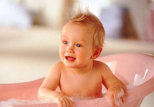 夏天宝宝感冒可以洗澡吗(婴儿夏天感冒能洗澡吗)-九图集