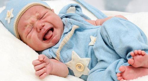 新生儿晚上睡觉不踏实怎么回事(新生儿晚上睡觉老睡不踏实)-九图集