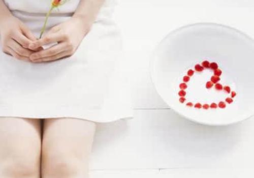 怀孕两个月见红了怎么回事(怀孕2个月下面出血怎么回事)-九图集