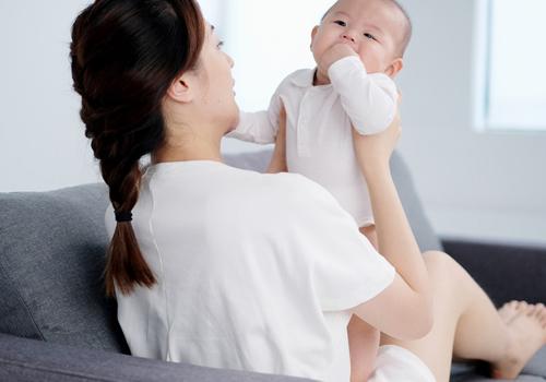 剖腹产伤口多久可以碰水(剖腹产手术后伤口多久可以碰水)-九图集