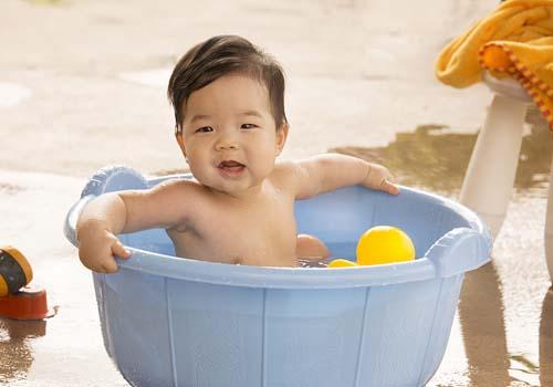 冬天宝宝洗澡用什么取暖(冬天宝宝洗澡用什么取暖最好)-九图集