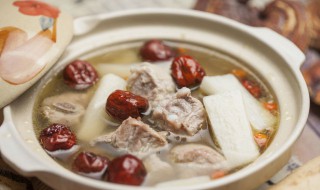 产妇能吃排骨炖玉米吗 产妇可以吃玉米炖排骨汤吗-九图集