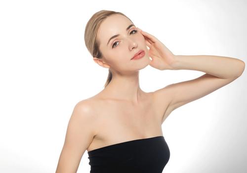 剖腹产恶露鲜红正常吗(剖腹产后恶露是暗红色)-九图集