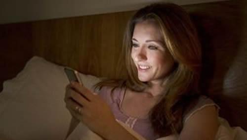 坐月子可以上网吗（坐月子可以上网吗?）-九图集