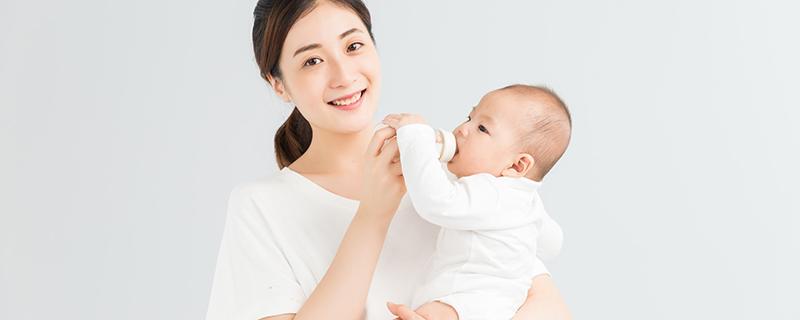 婴儿躺着喝奶粉好吗 婴儿躺着喝奶粉好吗视频