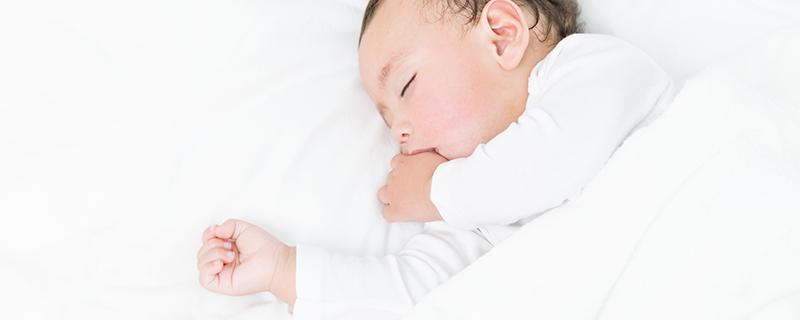 新生儿晚上多久喂一次(新生儿晚上多久喂一次奶合适,要叫醒吗)-九图集