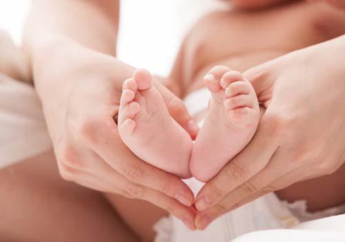 冬天宝宝睡觉穿袜子吗 冬天宝宝睡觉要穿袜子吗-九图集