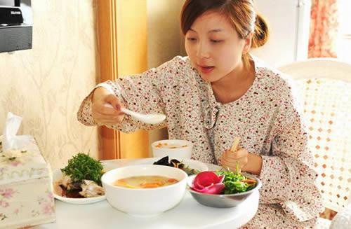 坐月子吃什么好 坐月子吃什么好发奶-九图集