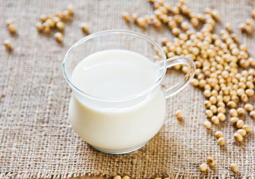 宝宝喝豆浆会早熟吗 宝宝喝豆浆会早熟吗一岁-九图集