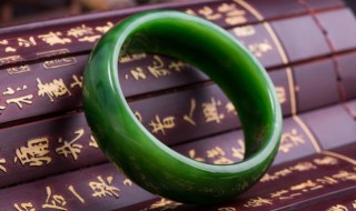 翡翠的颜色分类（翡翠颜色等级和图片）